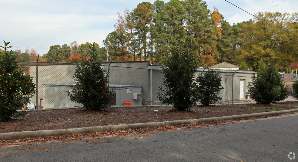 8241-8245 Chapel Hill Rd, Cary, NC à vendre - Photo de l’immeuble – Image 3 sur 11
