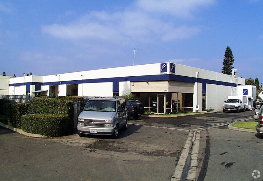 1261 S Simpson Cir, Anaheim, CA à louer - Photo de l’immeuble – Image 2 sur 4