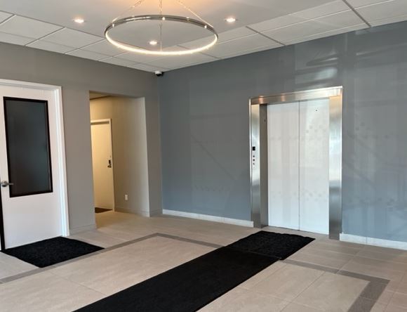 99 W Hawthorne Ave, Valley Stream, NY à louer - Photo intérieure – Image 3 sur 5