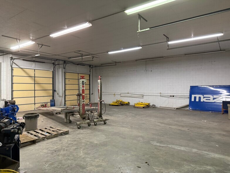 906 Main St, Belpre, OH à louer - Photo de l’immeuble – Image 2 sur 4