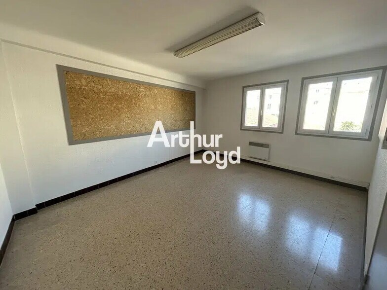 Bureau dans Saint-Raphaël à vendre - Photo de l’immeuble – Image 2 sur 15