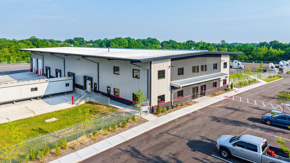 7980 Vulcan Dr, Florence, KY à louer - Photo principale – Image 1 sur 2
