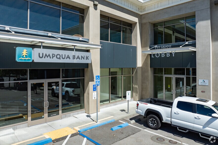 999 Grant Ave, Novato, CA à louer - Photo de l’immeuble – Image 2 sur 4