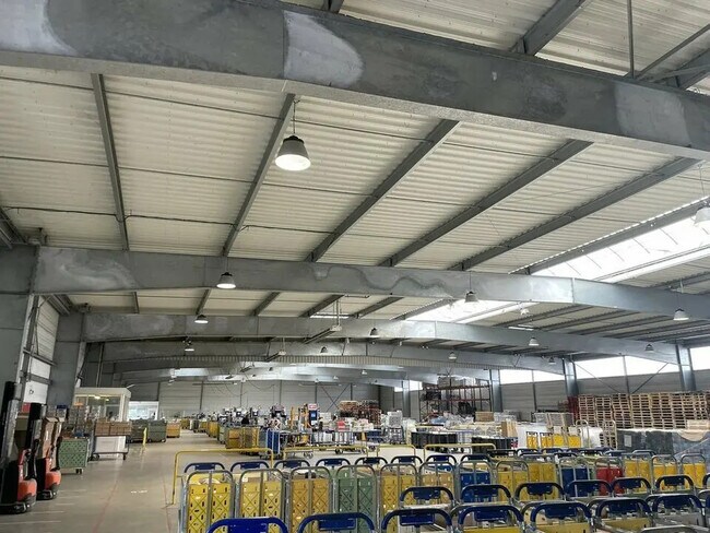 Plus de détails pour Local d'activités à louer