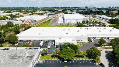 4200 N 29th Ave, Hollywood, FL à louer Photo de l’immeuble– Image 2 sur 5