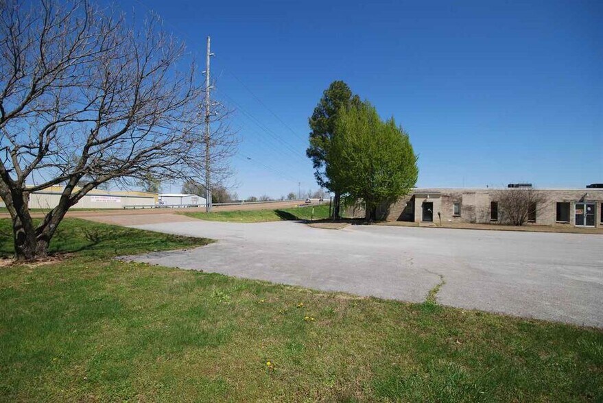 12 Conalco Dr, Jackson, TN à louer - Photo de l’immeuble – Image 2 sur 7