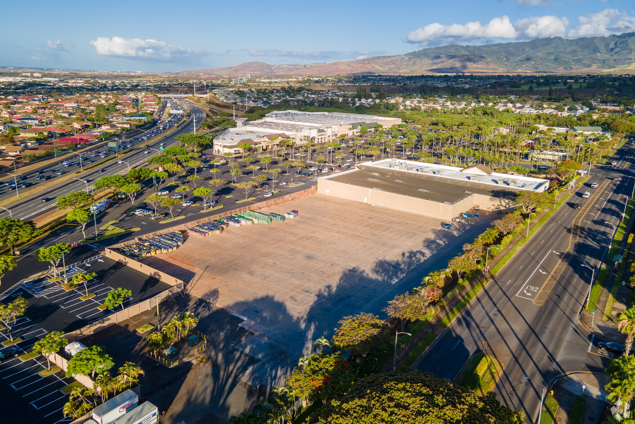 94-849 Lumiaina St, Waipahu, HI à louer Photo principale– Image 1 sur 2