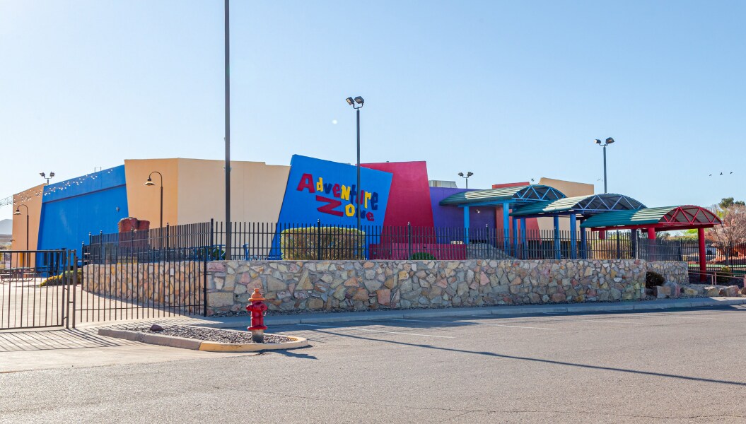 251 E Redd Rd, El Paso, TX à vendre Photo principale– Image 1 sur 5