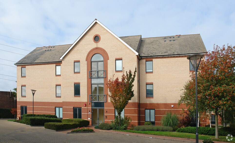 Cowley Mill Rd, Uxbridge à louer - Photo principale – Image 1 sur 3