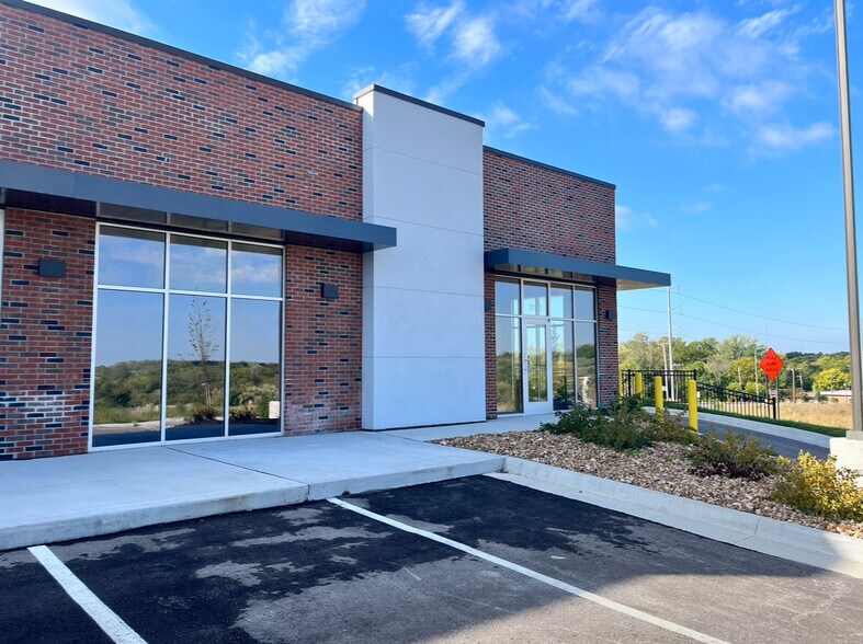 11108 US 24 Hwy, Sugar Creek, MO à louer - Photo de l’immeuble – Image 2 sur 5