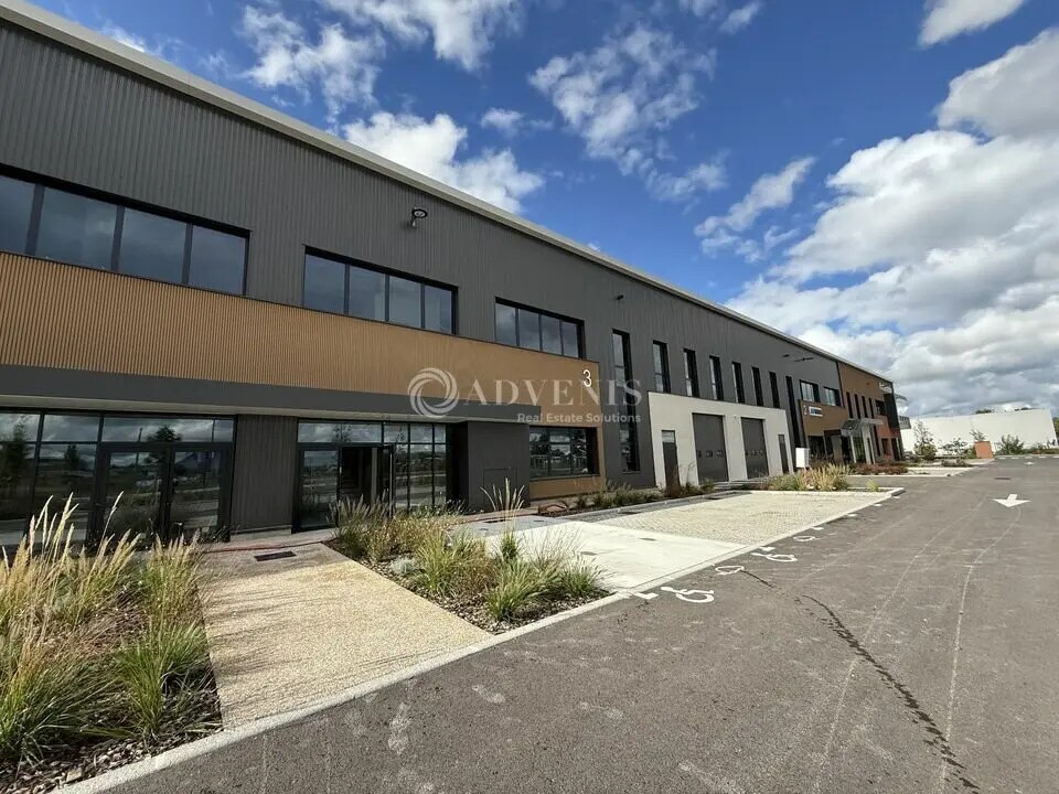 Local d’activités dans Saint-Priest à louer Photo de l’immeuble– Image 1 sur 13