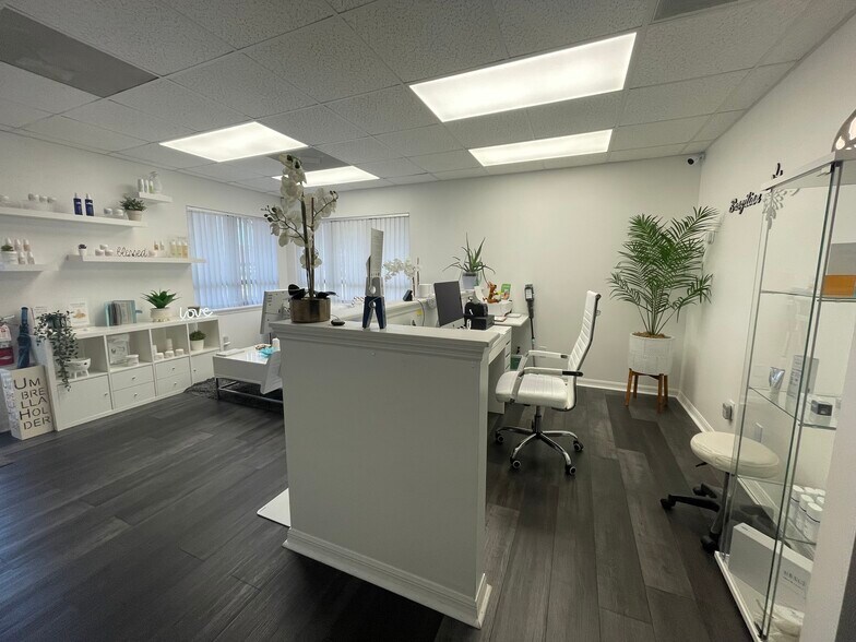12520 World Plaza Ln, Fort Myers, FL à louer - Photo de l’immeuble – Image 3 sur 22