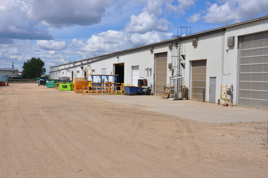 1906 4th St, Leduc County, AB à louer - Photo de l’immeuble – Image 2 sur 4