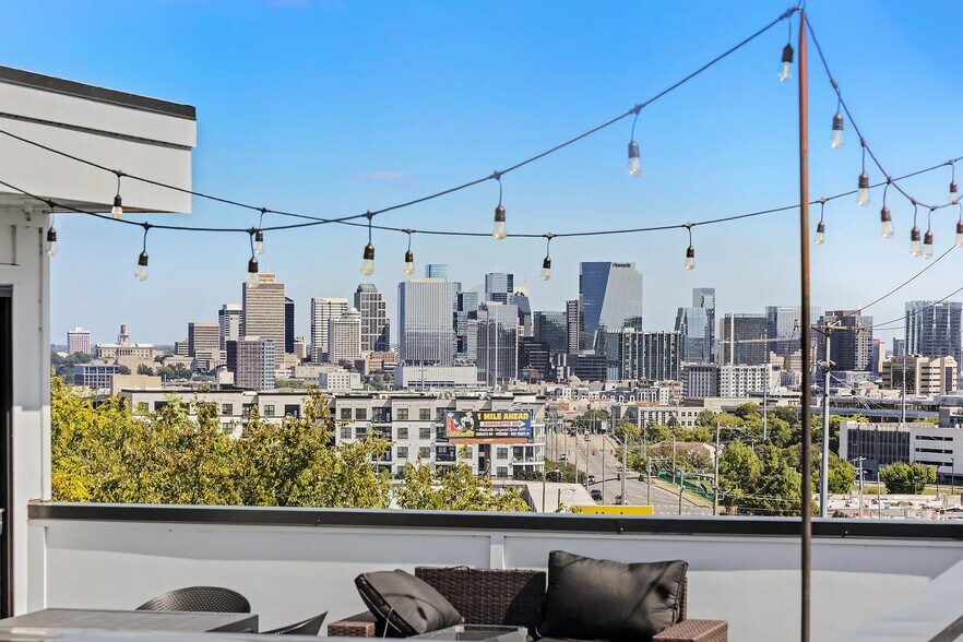 3216 Charlotte Rd, Nashville, TN à louer - Photo de l’immeuble – Image 3 sur 36