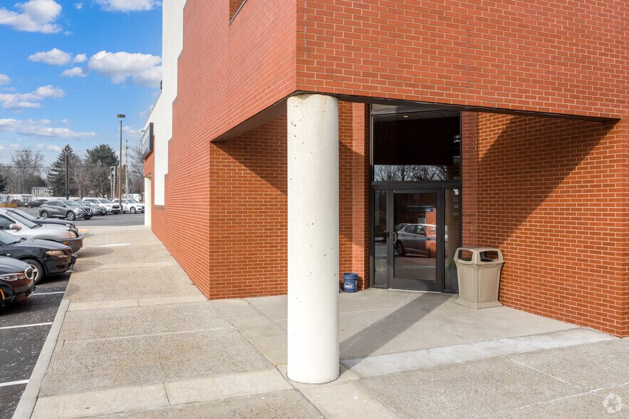 236 Boston Post Rd, Orange, CT à louer - Photo de l’immeuble – Image 2 sur 52