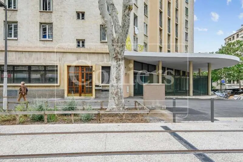 40 Avenue Jules Cantini, Marseille à louer - Photo de l’immeuble – Image 2 sur 9