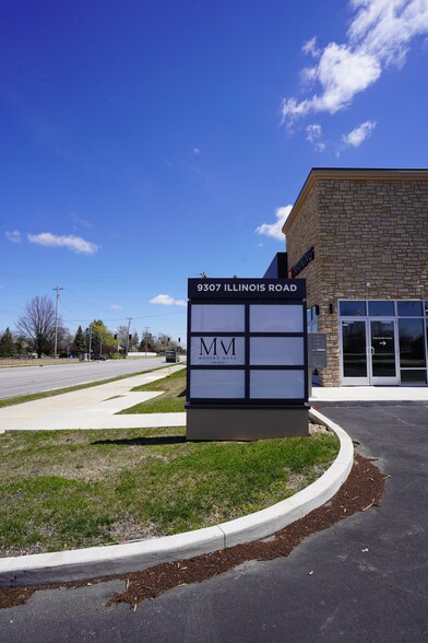 9307 Illinois Rd, Fort Wayne, IN à louer - Photo de l’immeuble – Image 3 sur 7