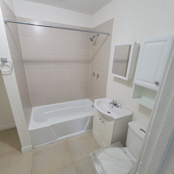 808 NW 19th St, Fort Lauderdale, FL à vendre - Photo de l’immeuble – Image 2 sur 18