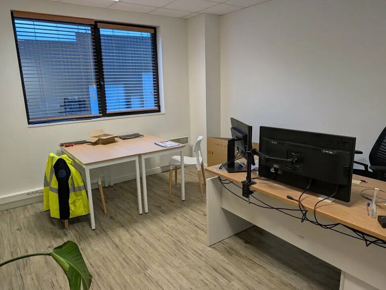 Local d’activités dans Cesson-Sévigné à louer - Photo de l’immeuble – Image 3 sur 8