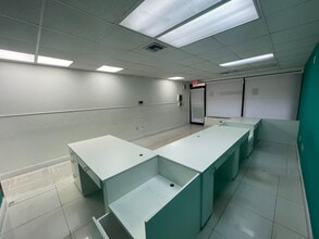 10720 W Flagler St, Miami, FL à louer Photo intérieure– Image 2 sur 8