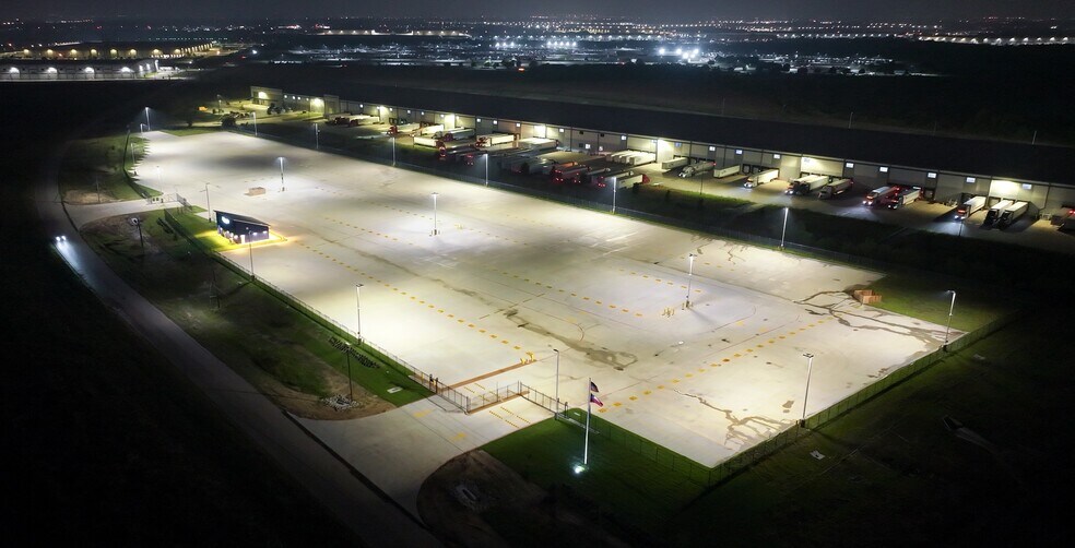 1301 W Wintergreen Rd, Hutchins, TX à louer - Aérien – Image 2 sur 4