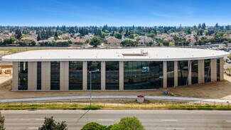 Plus de détails pour 700 W Herndon Ave, Clovis, CA - Bureau à louer