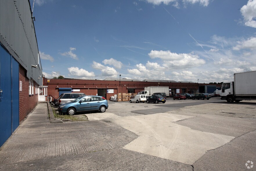 Fieldhouse Rd, Rochdale à louer - Photo de l’immeuble – Image 2 sur 5