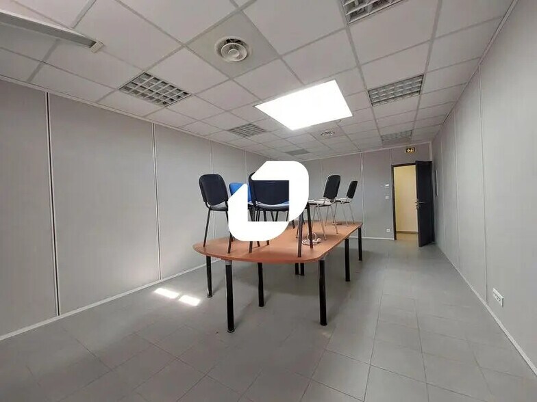 Bureau dans Baillargues à louer - Photo de l’immeuble – Image 2 sur 21