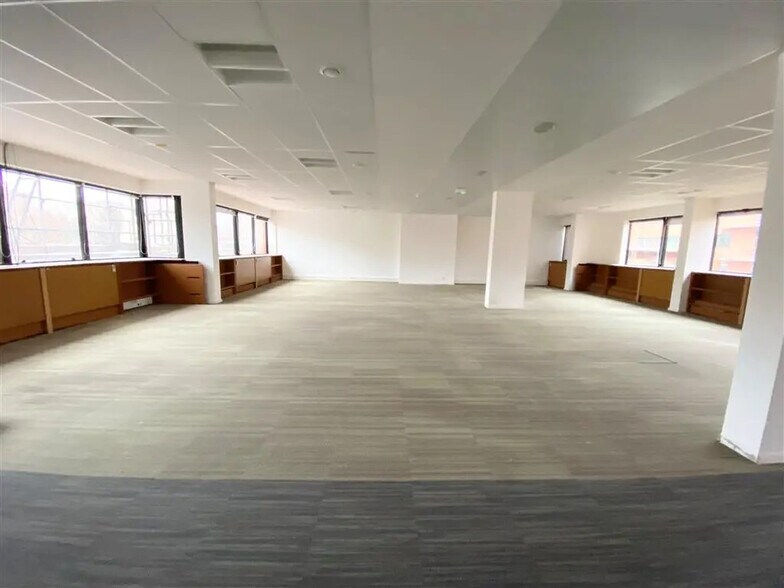 Bureau dans Ivry-sur-Seine à louer - Photo de l’immeuble – Image 3 sur 9