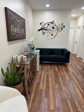 501 Goodlette Rd N, Naples, FL à louer Hall d’entrée– Image 1 sur 5