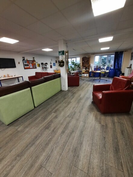 Bureau dans Thizy-les-Bourgs à vendre - Photo de l’immeuble – Image 3 sur 7