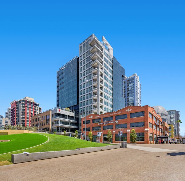 350 10th Ave, San Diego, CA à louer - Photo de l’immeuble – Image 2 sur 19