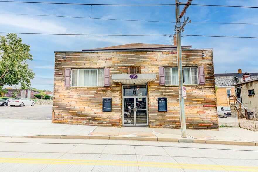 608 E Warrington Ave, Pittsburgh, PA à louer - Photo de l’immeuble – Image 2 sur 20