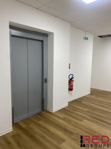 Bureau dans Aubagne à louer - Photo de l’immeuble – Image 2 sur 4