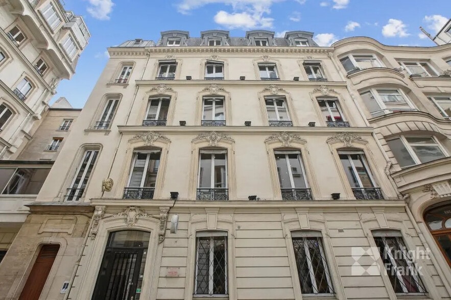 94 Rue Saint-Lazare, Paris à louer - Photo de l’immeuble – Image 1 sur 9