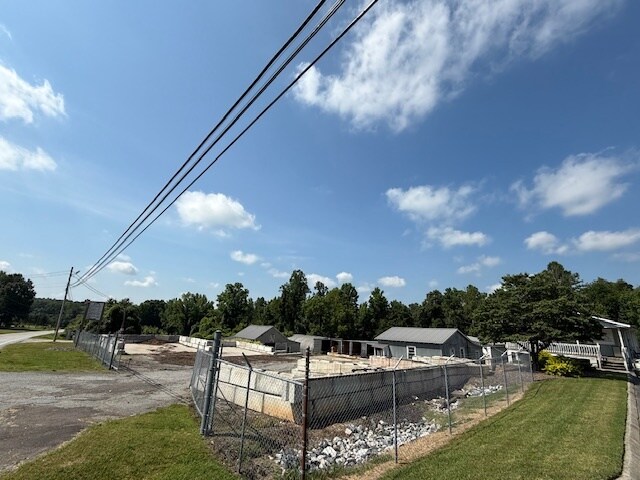 2217 Chestnut Street Ext, High Point, NC à louer Photo principale– Image 1 sur 8