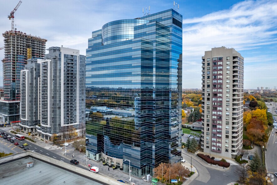 5775 Yonge St, Toronto, ON à louer - Photo de l’immeuble – Image 2 sur 4
