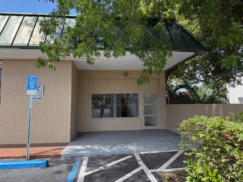 8320 SW 124th St, Miami, FL à louer - Photo de l’immeuble – Image 3 sur 6
