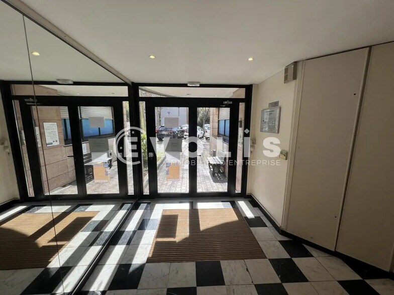 Bureau dans Noisy-le-Grand à vendre - Photo de l’immeuble – Image 1 sur 7