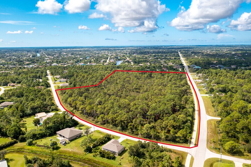 9144 Calumet Blvd, Port Charlotte, FL à vendre - Photo de l’immeuble – Image 1 sur 16