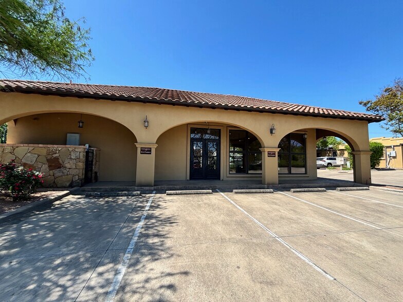 4701 Williams Dr, Georgetown, TX à louer - Photo de l’immeuble – Image 2 sur 4
