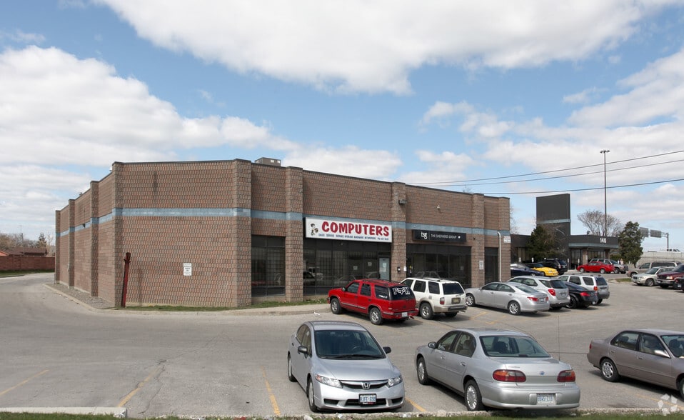 140 Wendell Ave, Toronto, ON à louer - Photo de l’immeuble – Image 2 sur 5