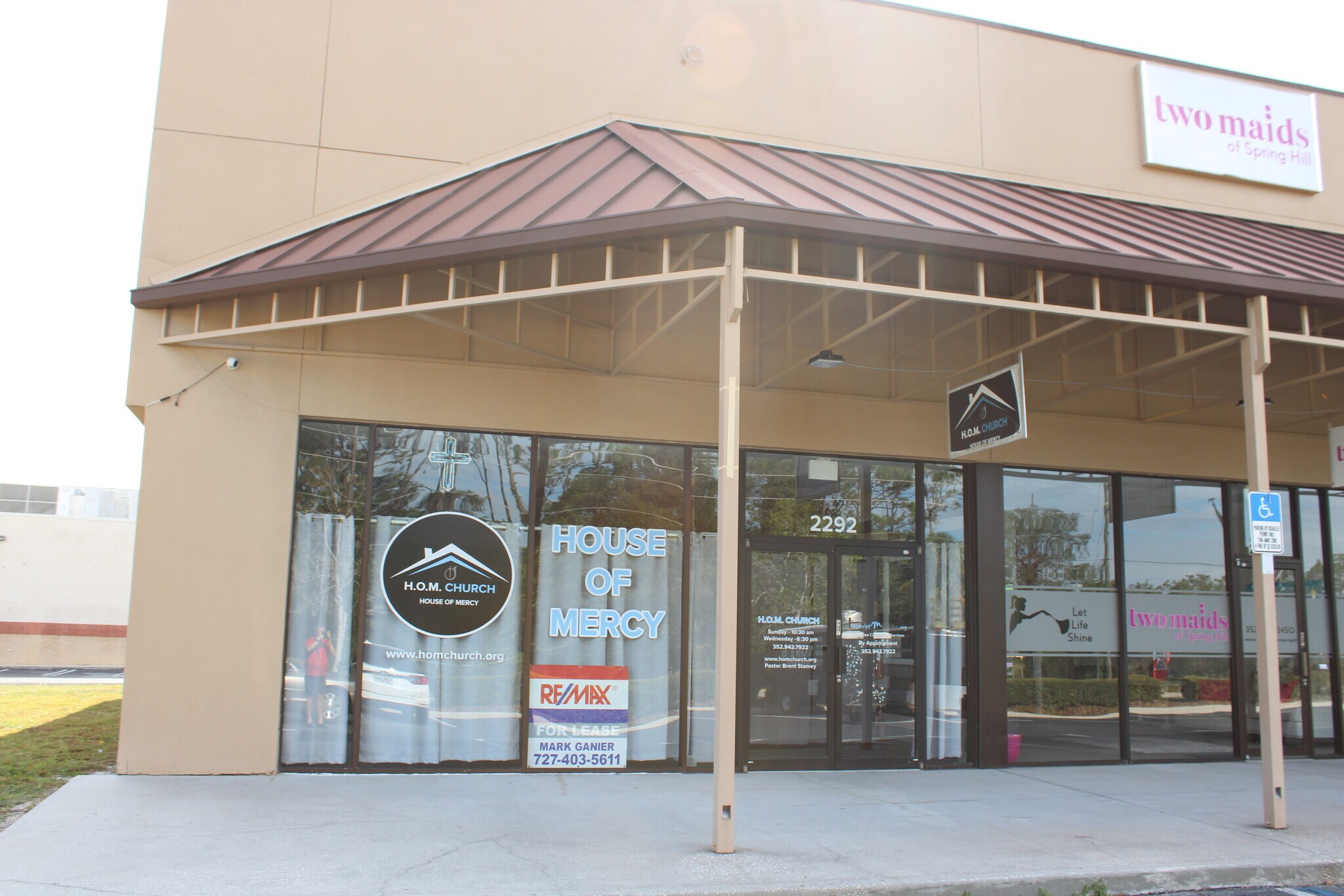 2260-2292 Commercial Way, Spring Hill, FL à louer Photo de l’immeuble– Image 1 sur 8