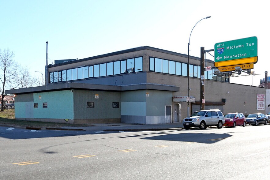 4939 Van Dam St, Long Island City, NY à louer - Photo de l’immeuble – Image 2 sur 9