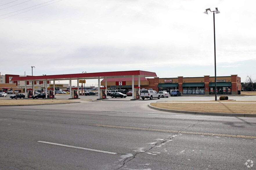 646 NW 12th St, Moore, OK à louer - Photo de l’immeuble – Image 2 sur 3