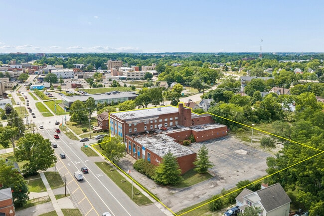 Plus de détails pour 131 University Dr, Pontiac, MI - Spécialisé aux enchères