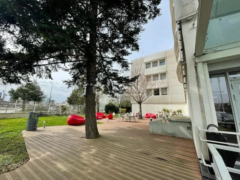 Bureau dans Vélizy-Villacoublay à louer - Photo de l’immeuble – Image 2 sur 8