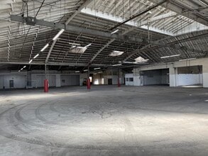 1700 W Anaheim St, Long Beach, CA à louer Photo intérieure– Image 2 sur 7