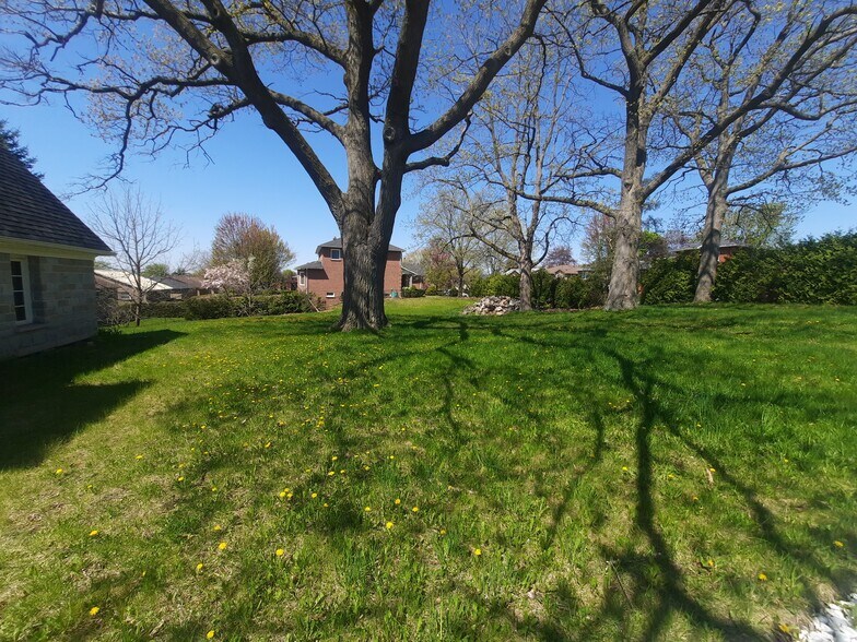 780 Garden St, Whitby, ON à vendre - Photo de l’immeuble – Image 3 sur 8
