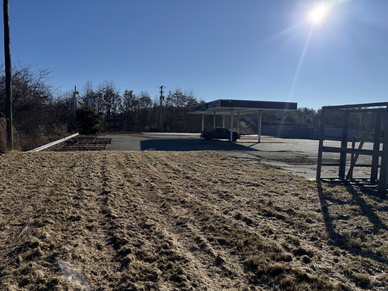 299 Jf Robinson Ln, Mars Hill, NC à vendre - Photo de l’immeuble – Image 2 sur 11